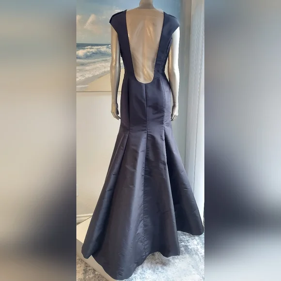 *$6,000 NEW CAROLINA HERRERA BLACK SILK SAMPLE GOWN US S
